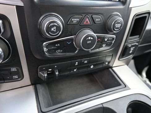 Used 2018 RAM 1500 SLT AWD/4WD image 47