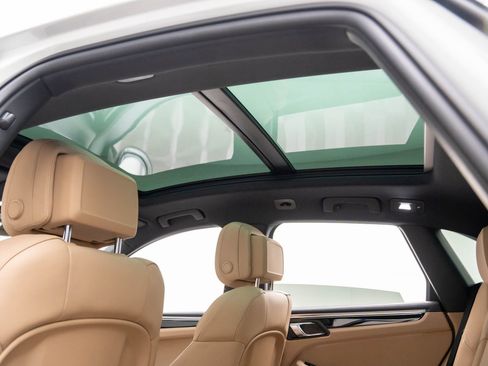 Certified 2023 Porsche Macan Turbo image 15