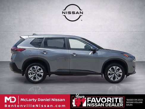 Used 2023 Nissan Rogue SV FWD image 6