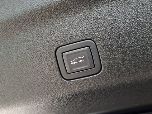 Used 2024 GMC Yukon Denali Ultimate AWD/4WD image 31