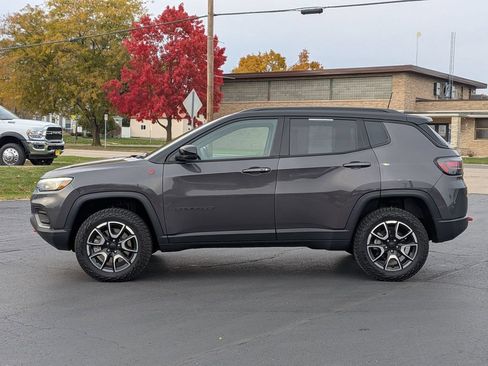 Used 2024 Jeep Compass Trailhawk w/ Trailhawk Elite Group AWD/4WD image 4