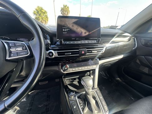 Certified 2023 Kia Seltos EX image 24