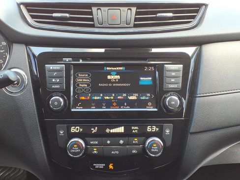 Used 2020 Nissan Rogue SV image 21