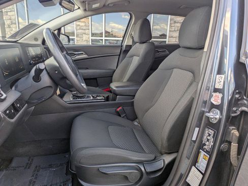 Used 2023 Kia Sportage LX image 9
