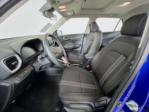 Used 2025 Hyundai Venue SEL FWD image 10