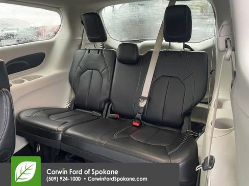 Used 2024 Chrysler Pacifica Touring-L image 16