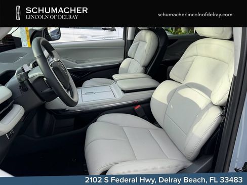 New 2026 Lincoln Navigator Premiere AWD/4WD image 11