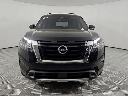 Used 2024 Nissan Pathfinder Platinum FWD image 2