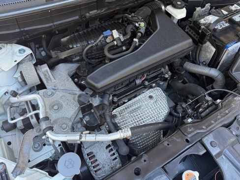 Used 2017 Nissan Rogue SV image 29