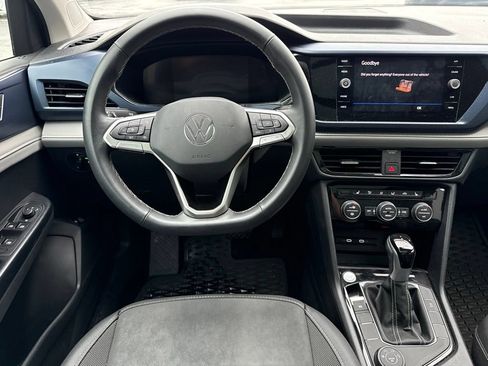 Used 2024 Volkswagen Taos SE w/ Panoramic Sunroof Package AWD/4WD image 17