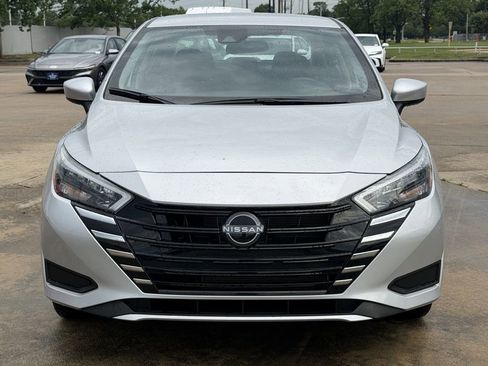 Used 2025 Nissan Versa SV FWD image 3