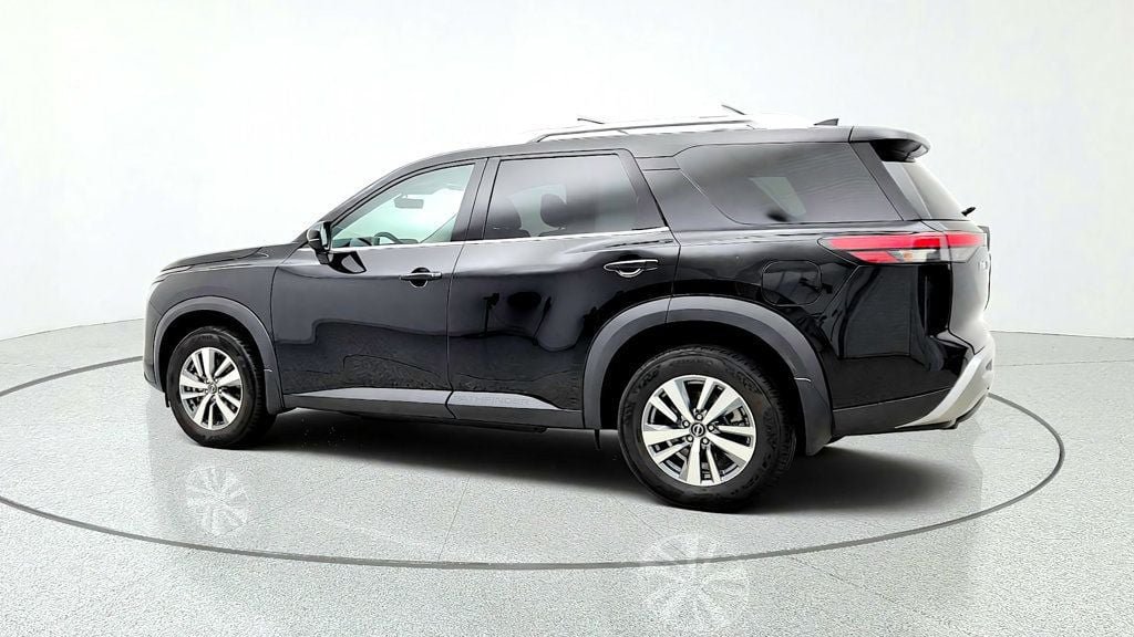 Used 2025 Nissan Pathfinder SL AWD/4WD image 7