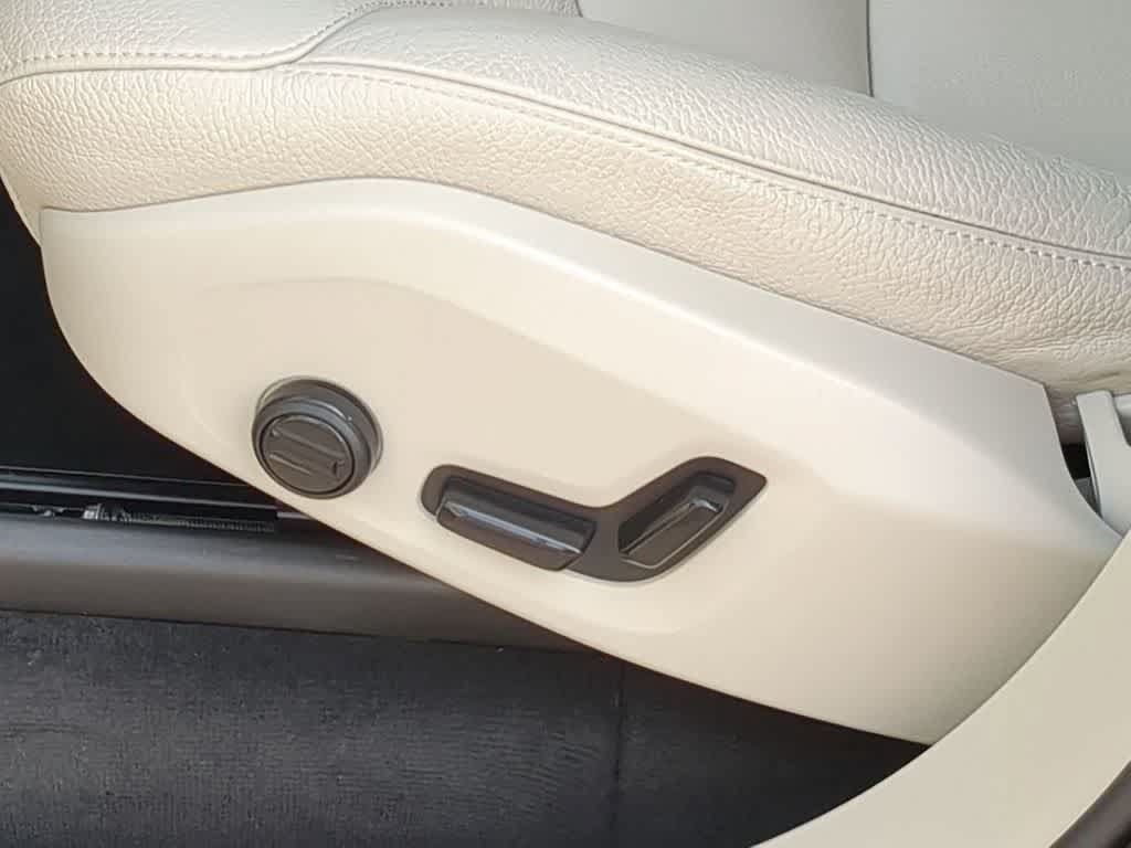 Certified 2023 Volvo XC90 B6 Plus w/ Protection Package Premier AWD/4WD image 16