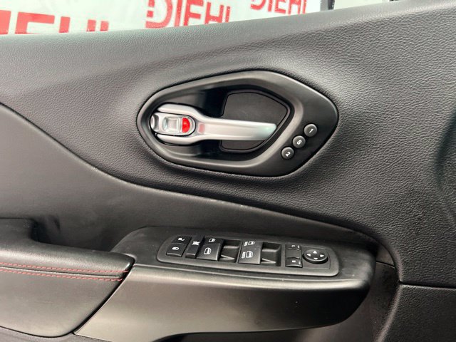 Used 2022 Jeep Cherokee Trailhawk AWD/4WD image 18