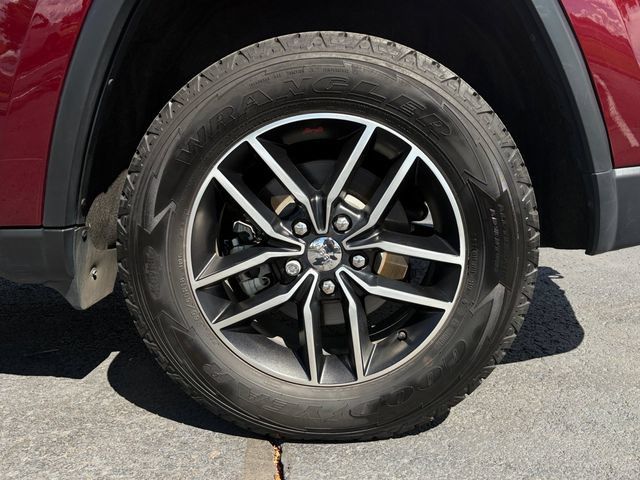 Used 2017 Jeep Grand Cherokee Trailhawk AWD/4WD image 26