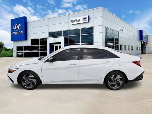 Used 2025 Hyundai Elantra SEL FWD image 8
