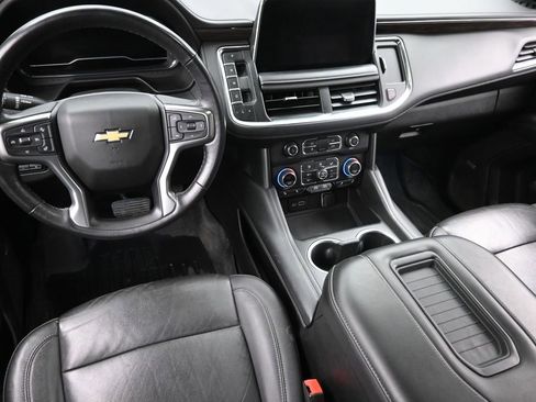 Used 2022 Chevrolet Suburban LT w/ Luxury Package image 17