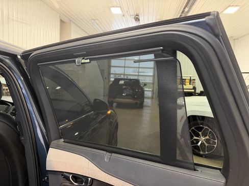 Used 2022 Volvo XC90 T8 Inscription image 17