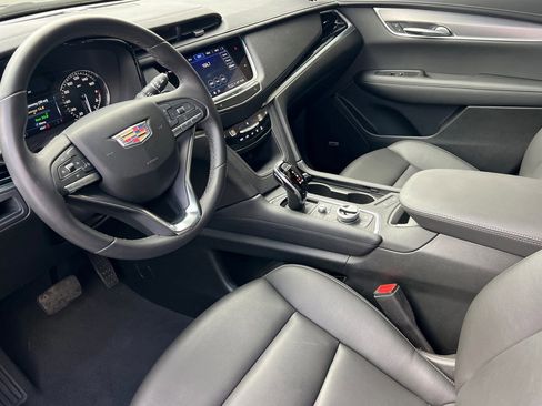 Certified 2025 Cadillac XT6 Luxury image 10