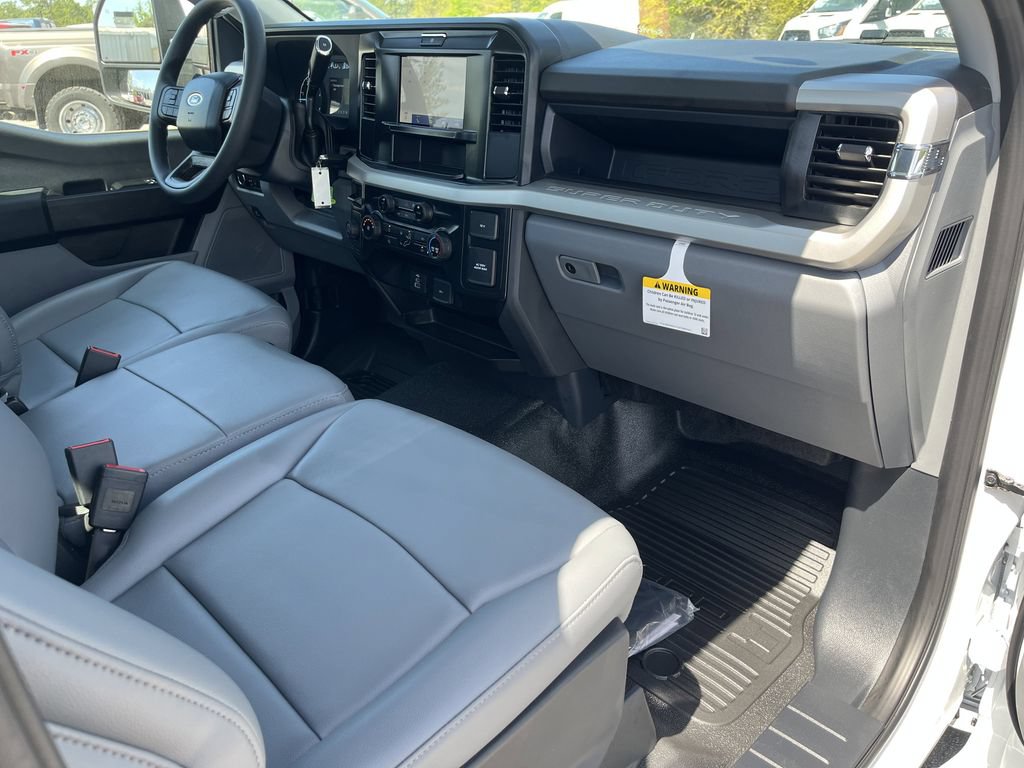 New 2025 Ford F250 XL w/ F-250 >10K GVWR Package RWD image 31