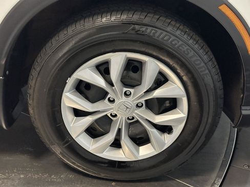 Used 2025 Honda CR-V LX image 17