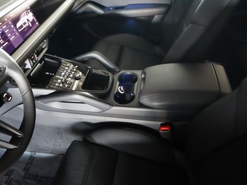 Used 2026 Porsche Cayenne S image 16