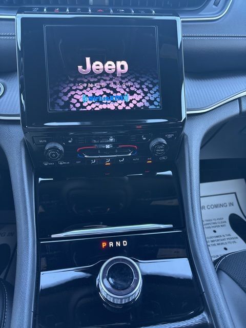 Used 2024 Jeep Grand Cherokee Altitude AWD/4WD image 4