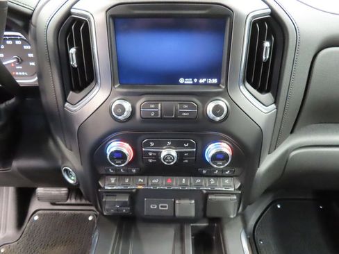 Used 2023 GMC Sierra 2500 Denali w/ Denali Black Diamond Edition AWD/4WD image 21