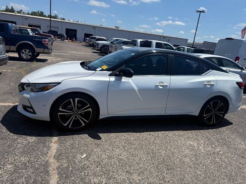 Used 2021 Nissan Sentra SR w/ Electronics Package FWD image 4