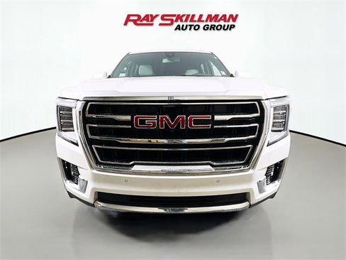 Used 2022 GMC Yukon XL SLT w/ SLT Luxury Package image 2