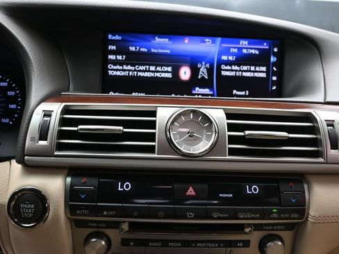 Used 2016 Lexus LS 460 w/ Comfort Package RWD image 16