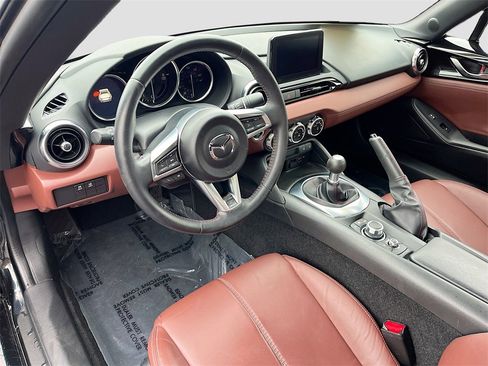 Used 2019 MAZDA MX-5 Miata RF Grand Touring image 8