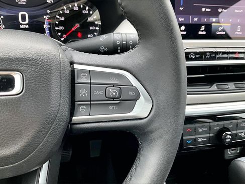 Certified 2024 Jeep Compass Limited image 29