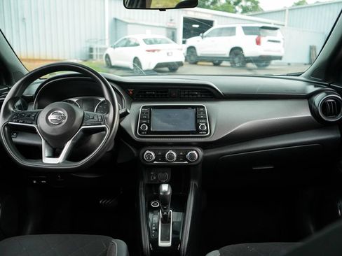 Used 2019 Nissan Kicks S FWD image 10