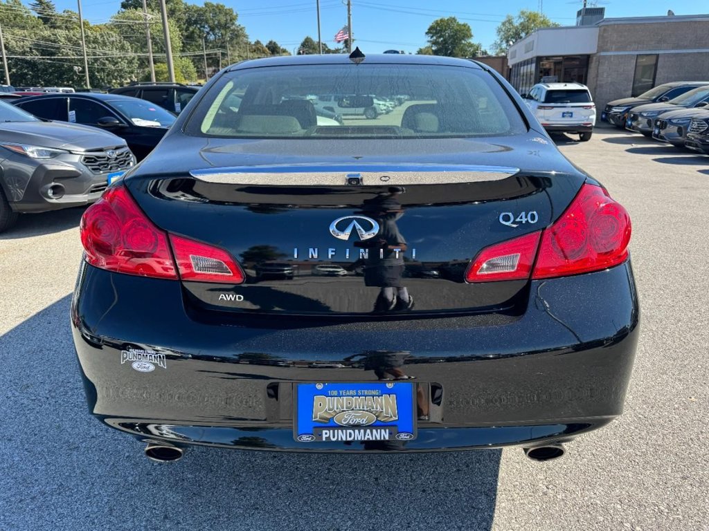 Used 2015 INFINITI Q40 AWD w/ Moonroof Package image 4