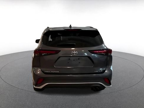 Used 2025 Toyota Highlander XSE AWD/4WD image 12