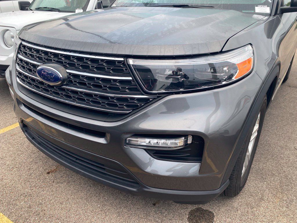 Used 2023 Ford Explorer XLT w/ Equipment Group 202A AWD/4WD image 18
