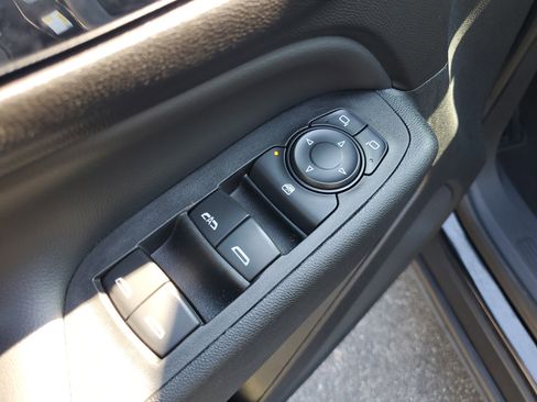 Used 2020 Chevrolet Equinox LT image 20