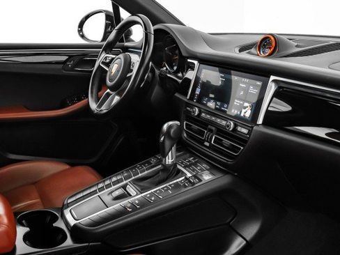 Used 2021 Porsche Macan image 20