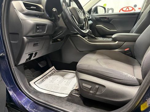 Used 2020 Toyota Highlander LE AWD/4WD image 24