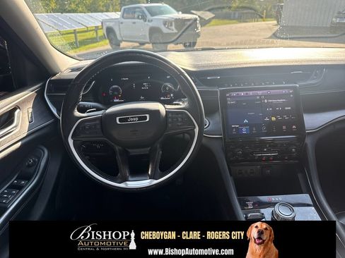 Used 2023 Jeep Grand Cherokee L Limited AWD/4WD image 15