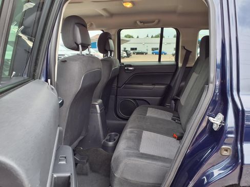 Used 2017 Jeep Patriot Latitude AWD/4WD image 11