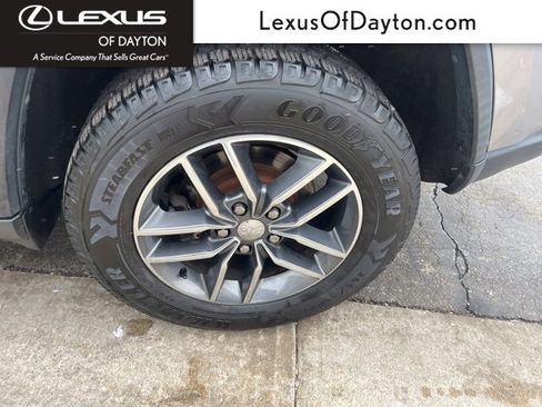 Used 2017 Jeep Grand Cherokee Limited w/ Luxury Group II image 28