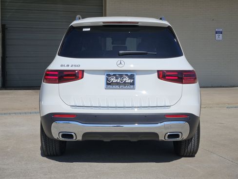 Certified 2025 Mercedes-Benz GLB 250 image 7