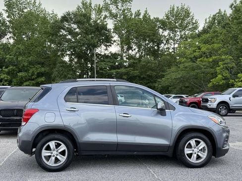 Used 2019 Chevrolet Trax LT w/ LT Convenience Package FWD image 7