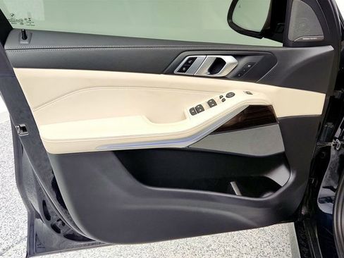 Used 2021 BMW X5 xDrive40i w/ M Sport Package image 11