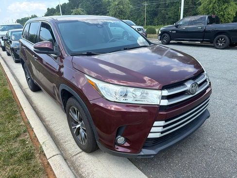 Used 2017 Toyota Highlander Plus FWD image 13