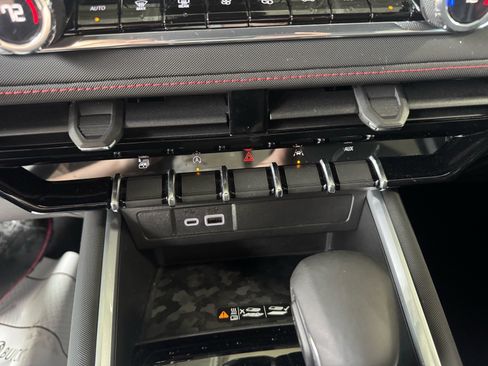 Used 2024 Chevrolet Colorado Z71 w/ Z71 Convenience Package 2 image 18