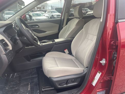 Used 2024 Nissan Rogue SV image 27