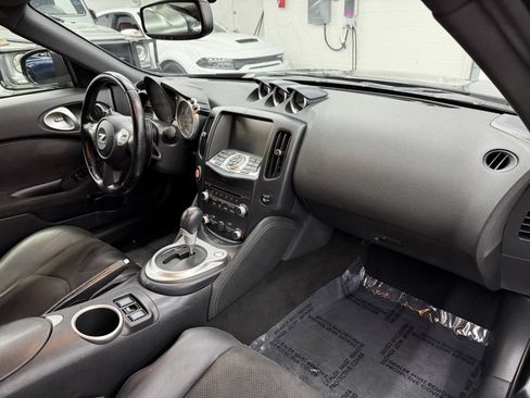 Used 2020 Nissan 370Z Touring Sport image 18